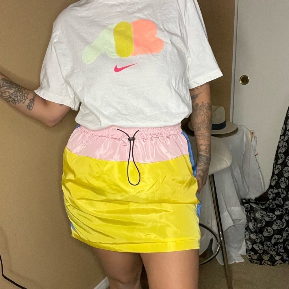 Windbreaker style skirt